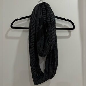 Vince Women’s Grey & Black Infinity Scarf One Size